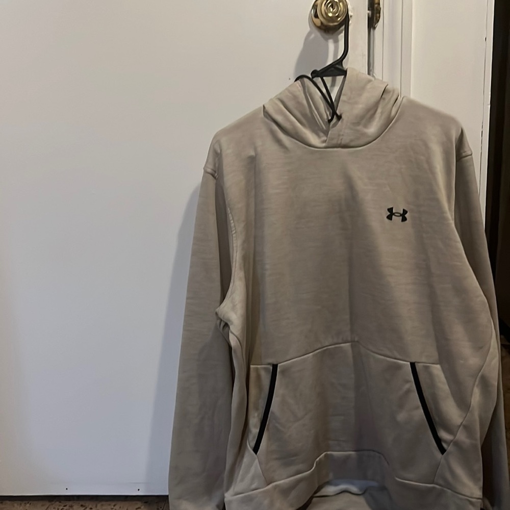 Creme under armour hoodie Men’s XL